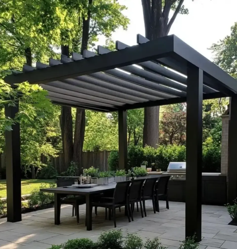 Pergola & Outdoor Kitchen / Dining